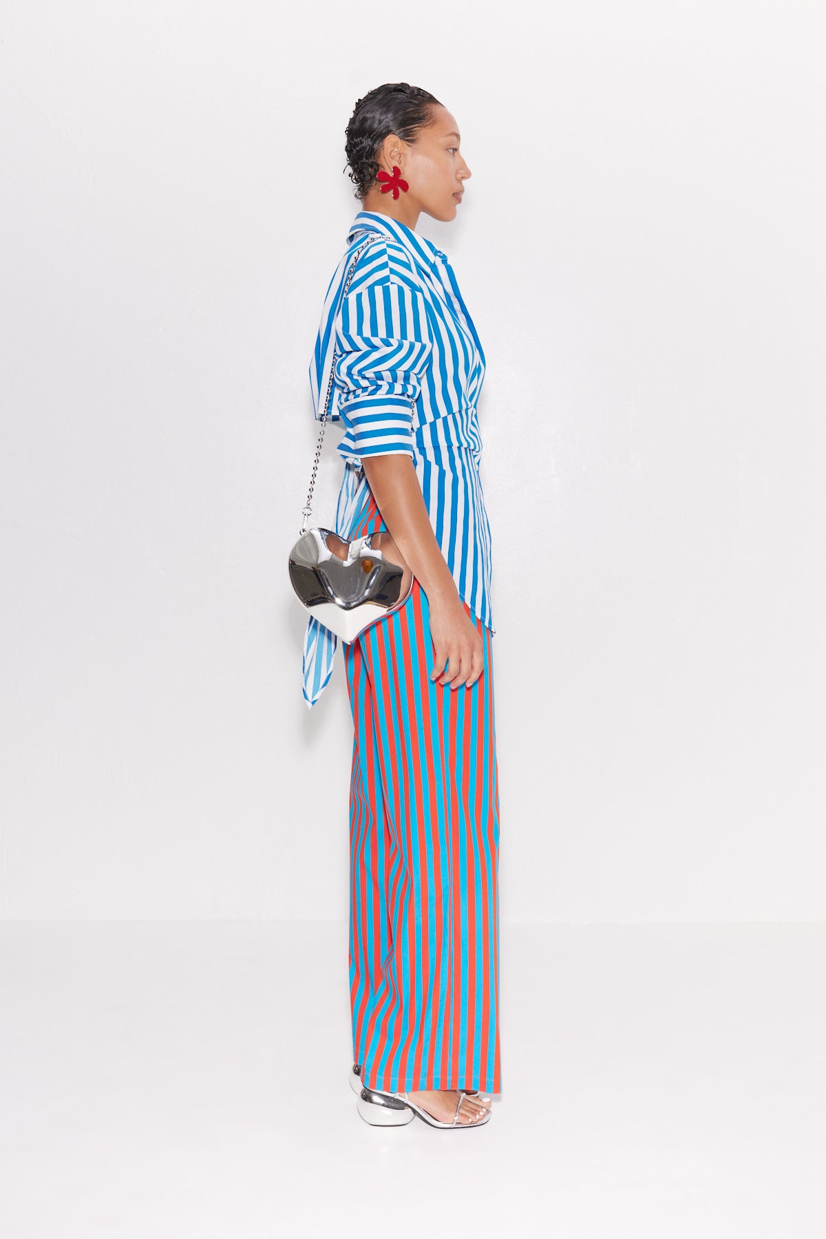 W3279-LOCH-STRIPED-POPLIN-BUTTON-UP-BLUE-STRIPE-WITH-MODLED-HEART-BAG-SILVER-SIDE-FULL-BODY-SHOT